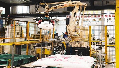 央企全力保障民生供应 确保交通通信 煤电油气和粮油副食等基础产品和服务供应稳定
